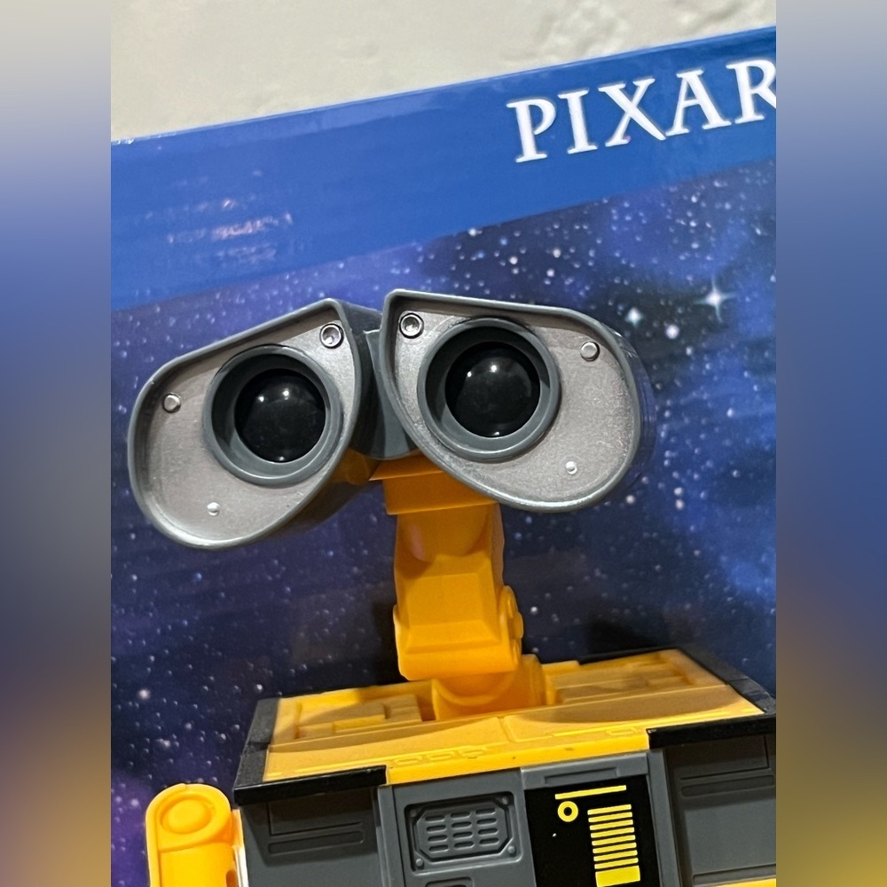 Wall-E Remote Control Figure NEW - Picture 5 of 5